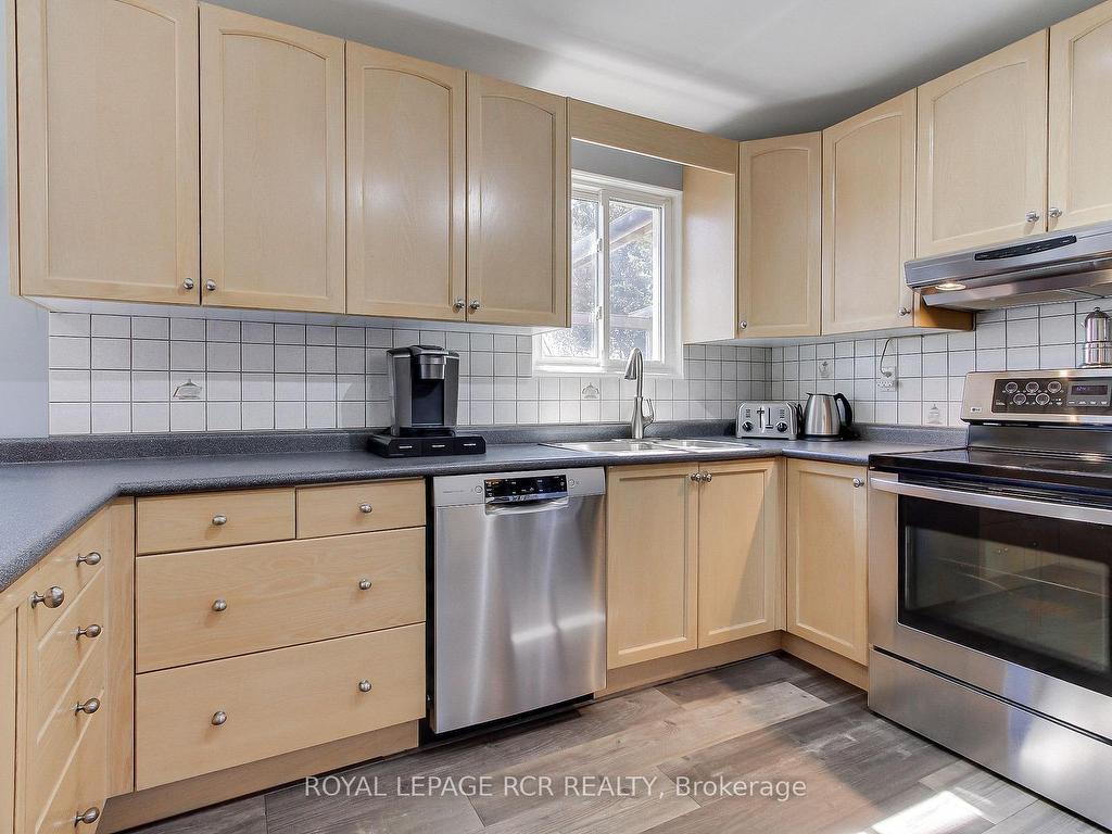 









6


Buce

Avenue,
Bradford West Gwillimbury,




ON
L3Z 2C4

