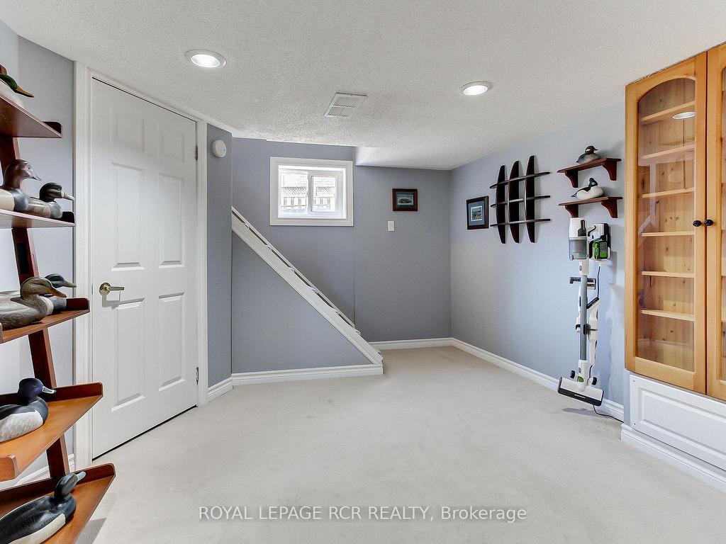 









6


Buce

Avenue,
Bradford West Gwillimbury,




ON
L3Z 2C4

