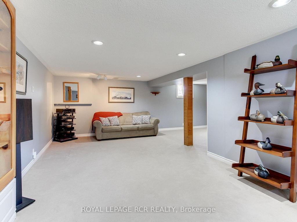 









6


Buce

Avenue,
Bradford West Gwillimbury,




ON
L3Z 2C4

