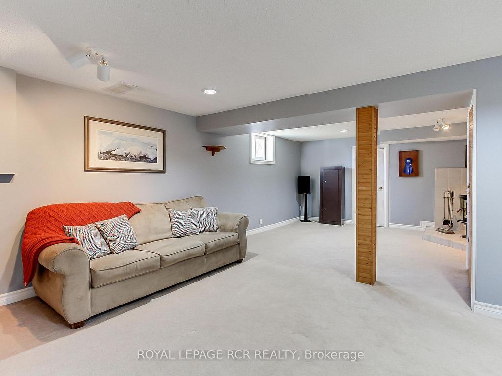 









6


Buce

Avenue,
Bradford West Gwillimbury,




ON
L3Z 2C4

