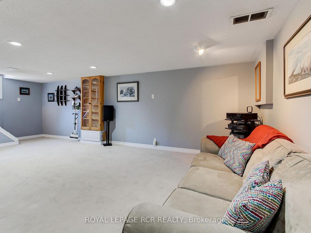









6


Buce

Avenue,
Bradford West Gwillimbury,




ON
L3Z 2C4

