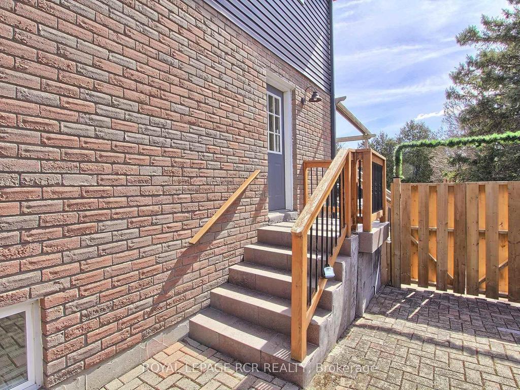 









6


Buce

Avenue,
Bradford West Gwillimbury,




ON
L3Z 2C4

