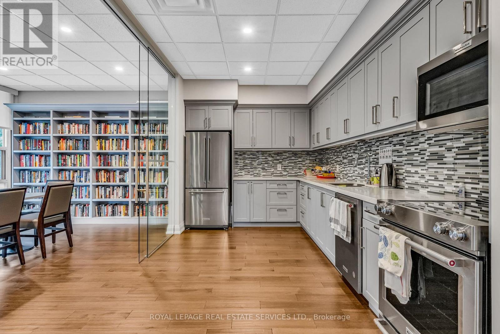 












905 - 50 QUEBEC AVENUE

,
Toronto,




Ontario
M6P4B4

