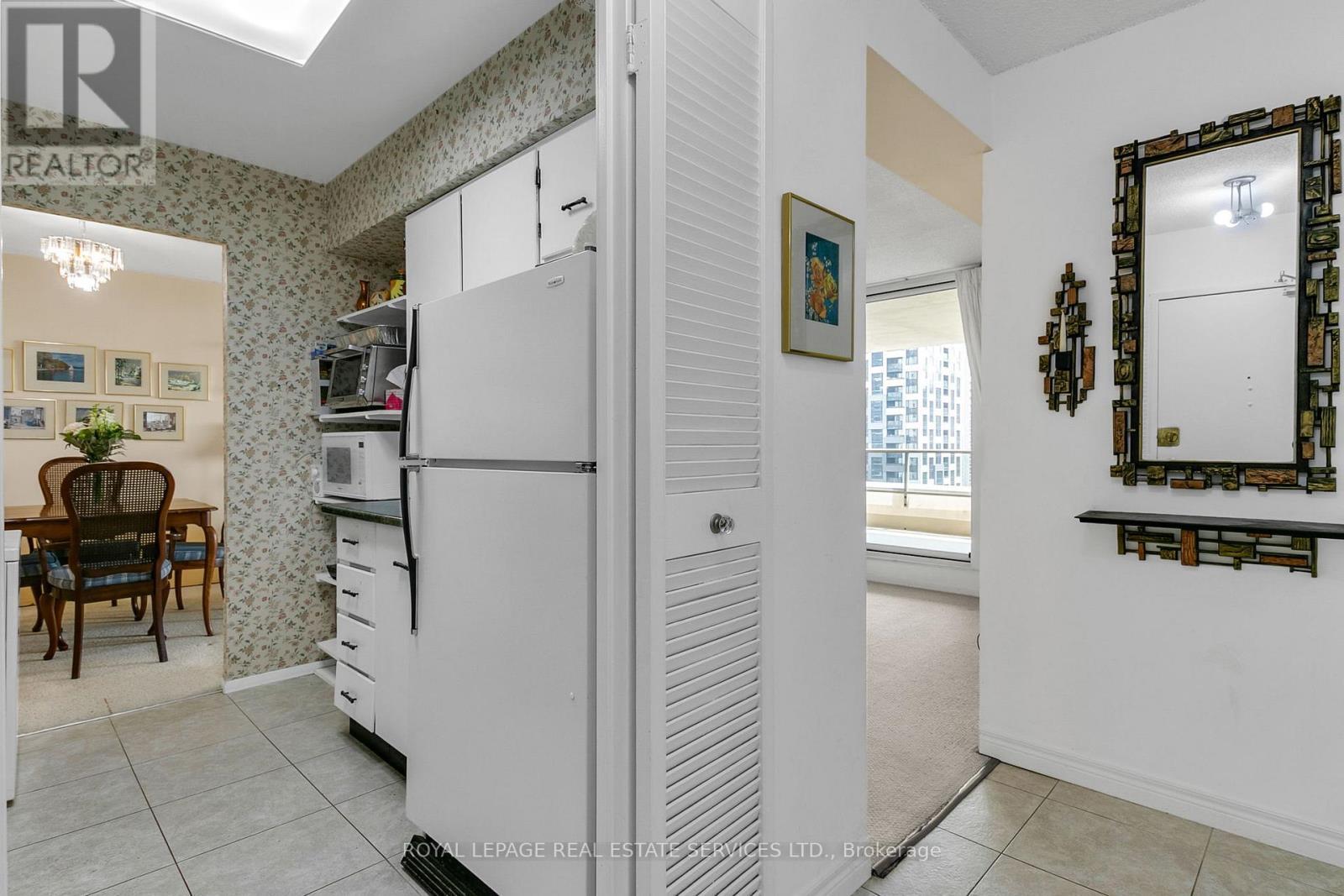 












905 - 50 QUEBEC AVENUE

,
Toronto,




Ontario
M6P4B4

