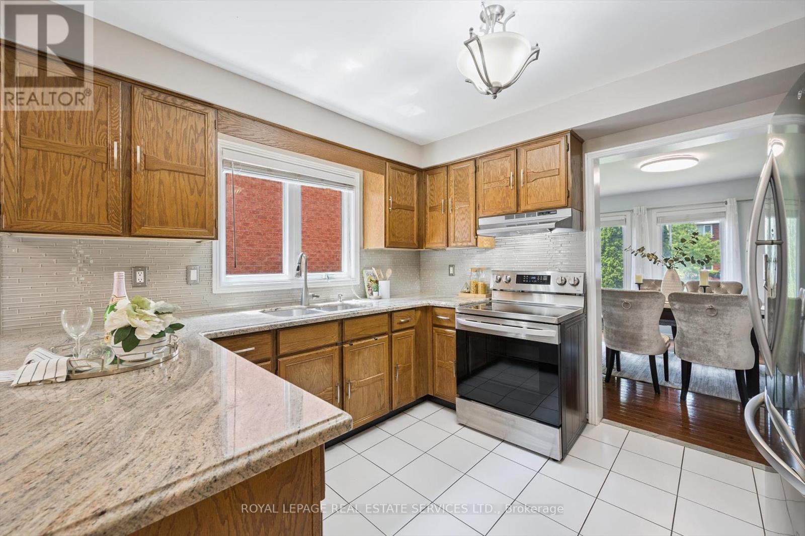 












1448 STATIONMASTER LANE

,
Oakville,




Ontario
L6M3A7

