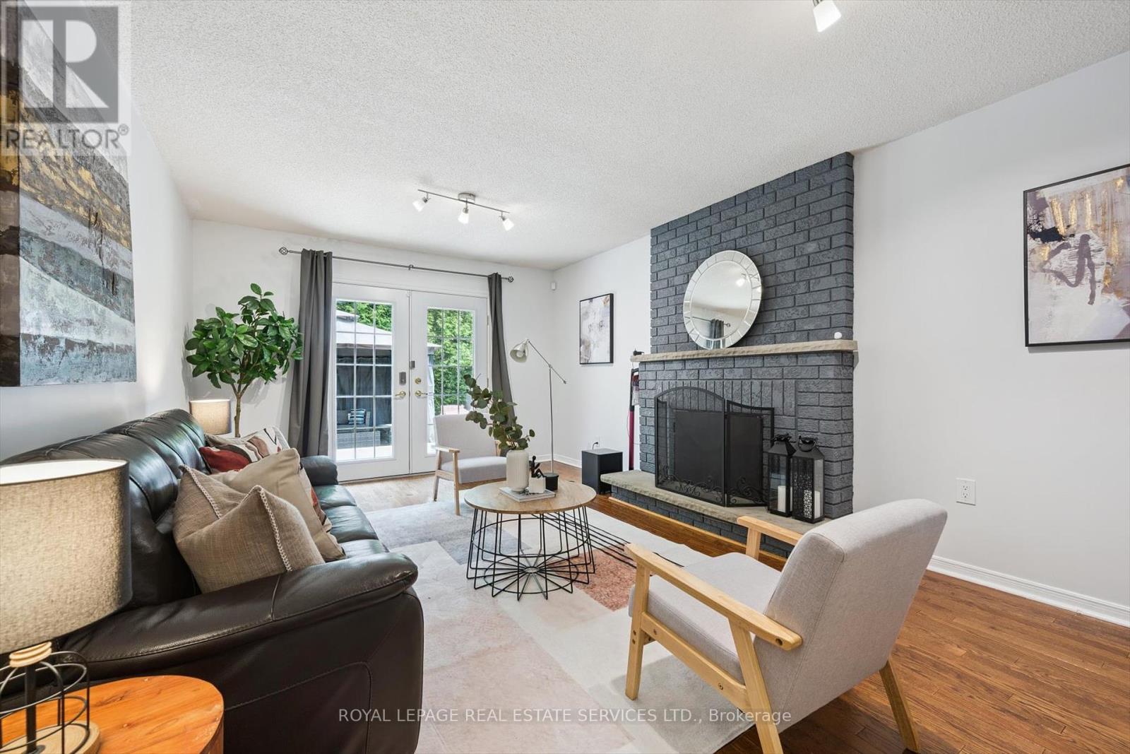 












1448 STATIONMASTER LANE

,
Oakville,




Ontario
L6M3A7

