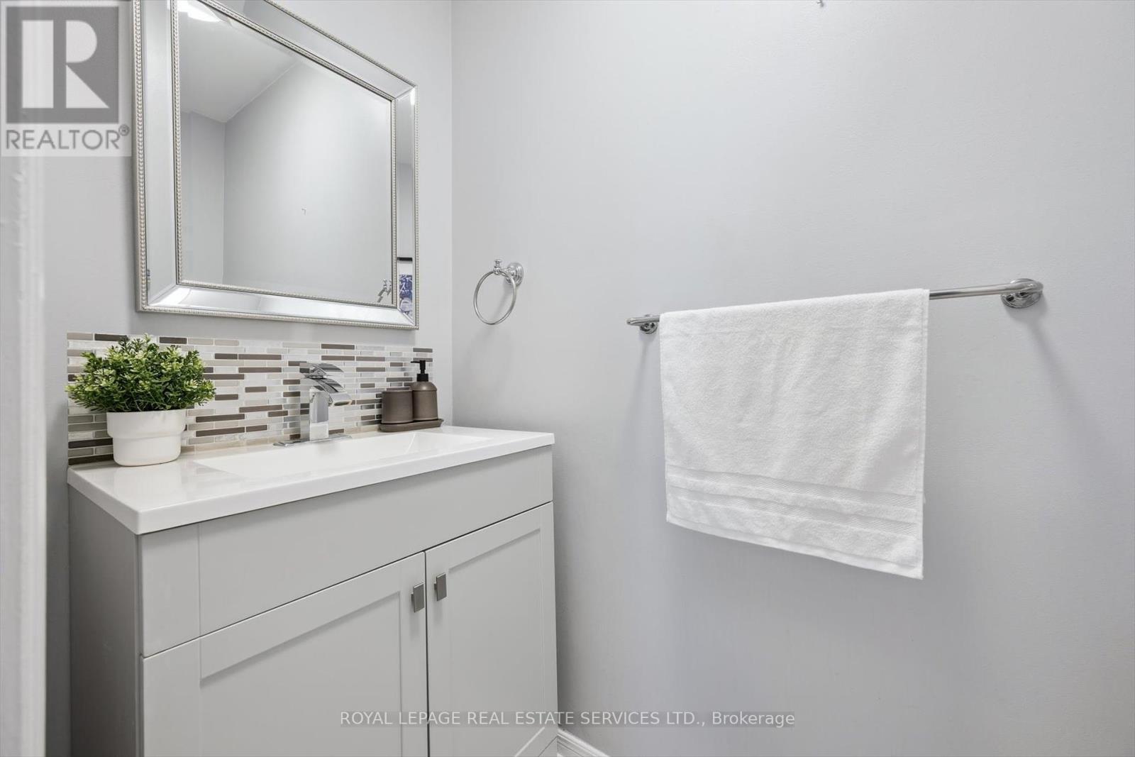 












1448 STATIONMASTER LANE

,
Oakville,




Ontario
L6M3A7

