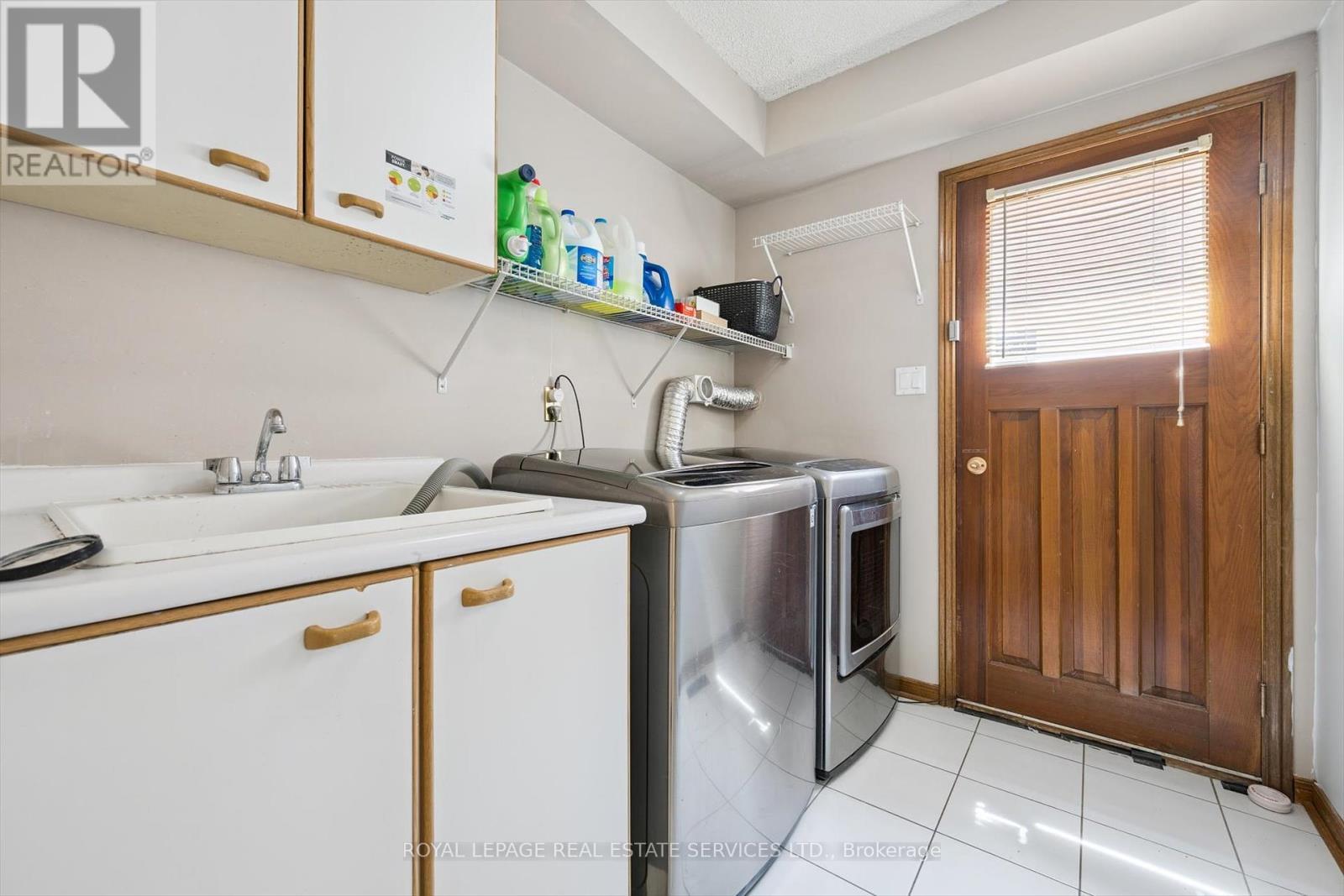 












1448 STATIONMASTER LANE

,
Oakville,




Ontario
L6M3A7

