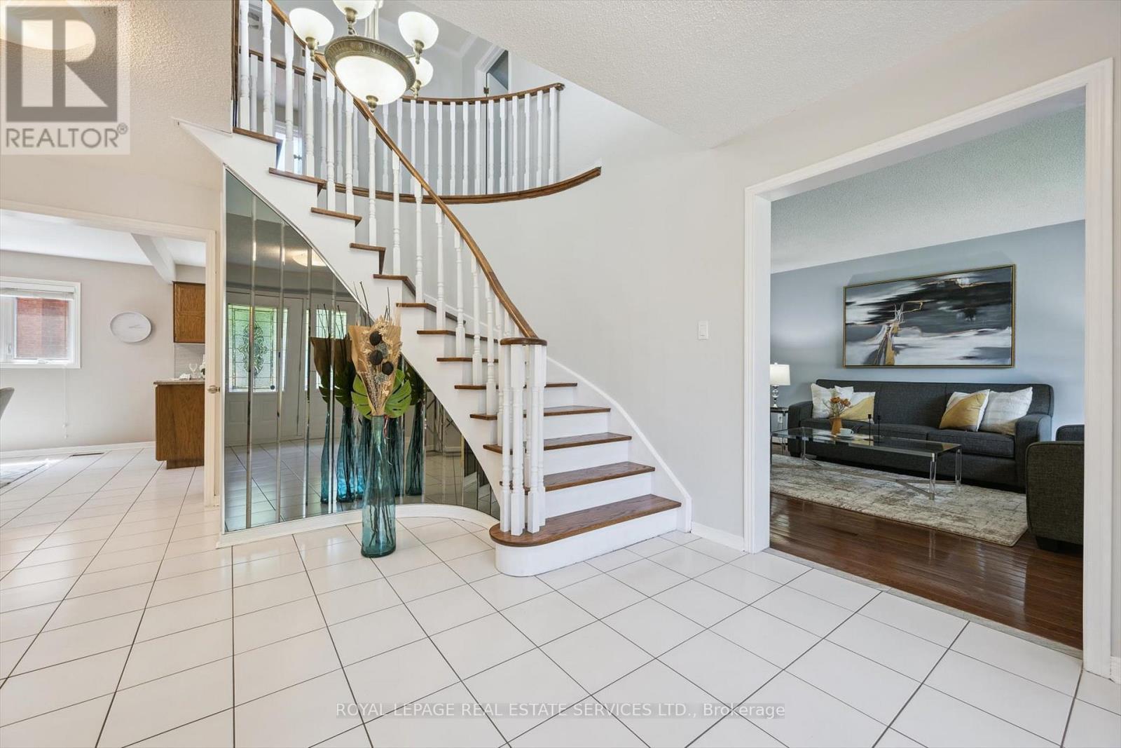 












1448 STATIONMASTER LANE

,
Oakville,




Ontario
L6M3A7

