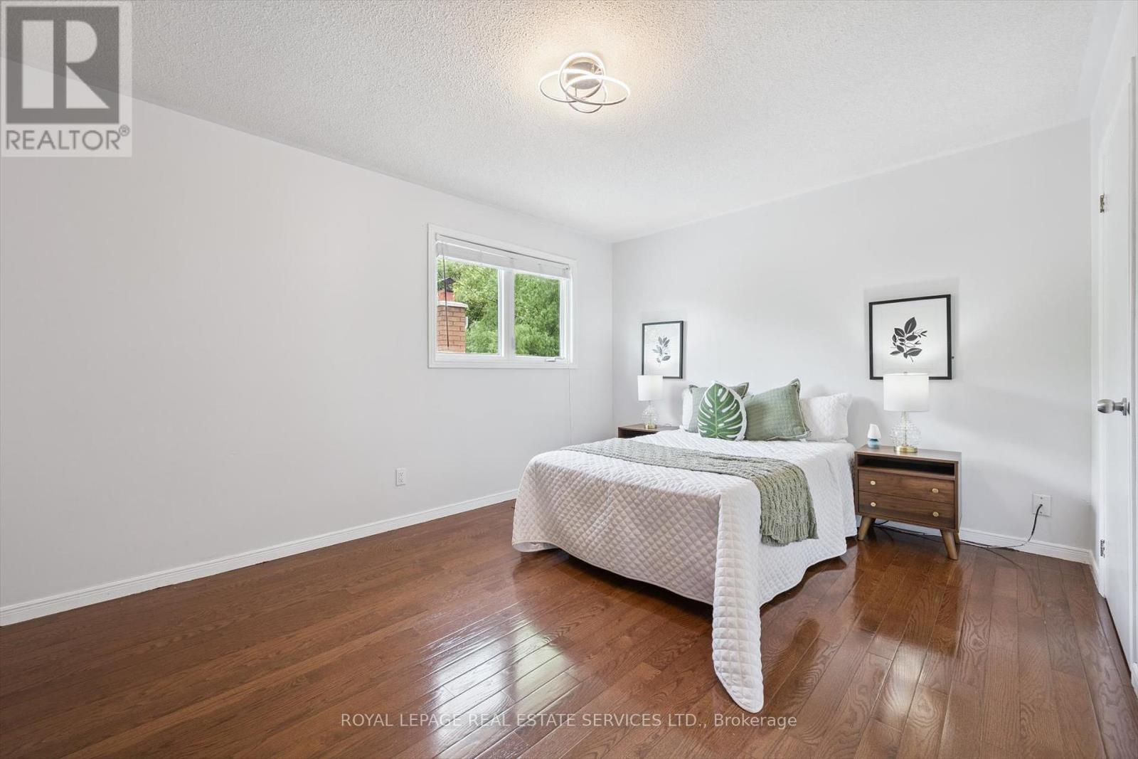 












1448 STATIONMASTER LANE

,
Oakville,




Ontario
L6M3A7

