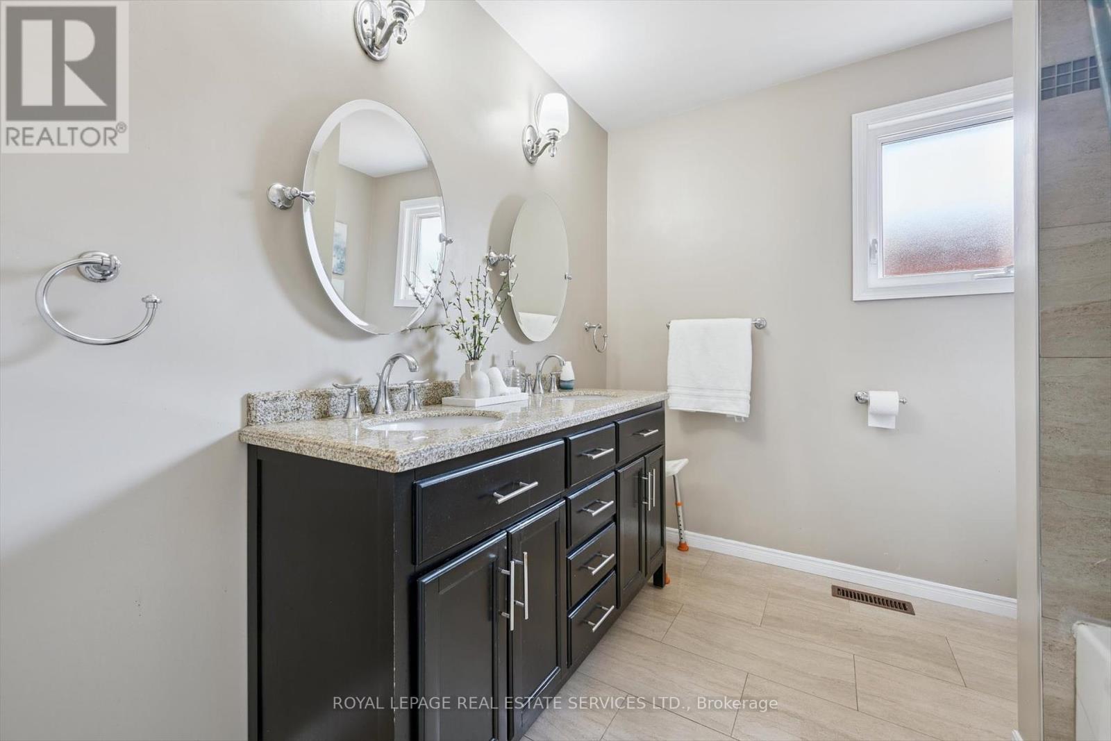












1448 STATIONMASTER LANE

,
Oakville,




Ontario
L6M3A7

