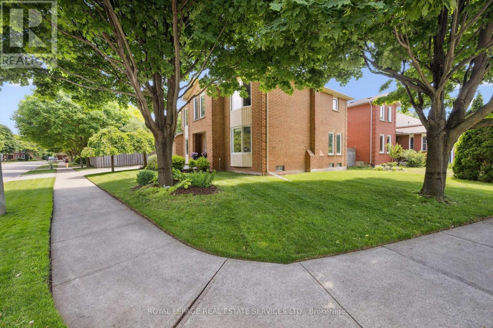 












1448 STATIONMASTER LANE

,
Oakville,




Ontario
L6M3A7

