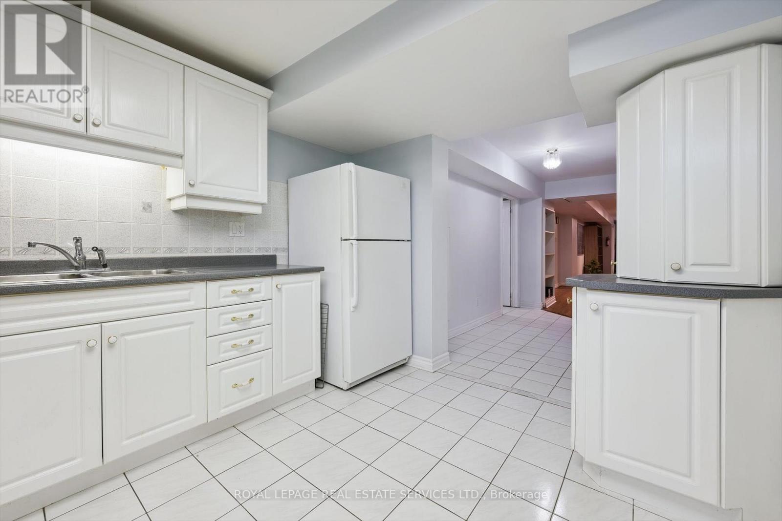 












1448 STATIONMASTER LANE

,
Oakville,




Ontario
L6M3A7

