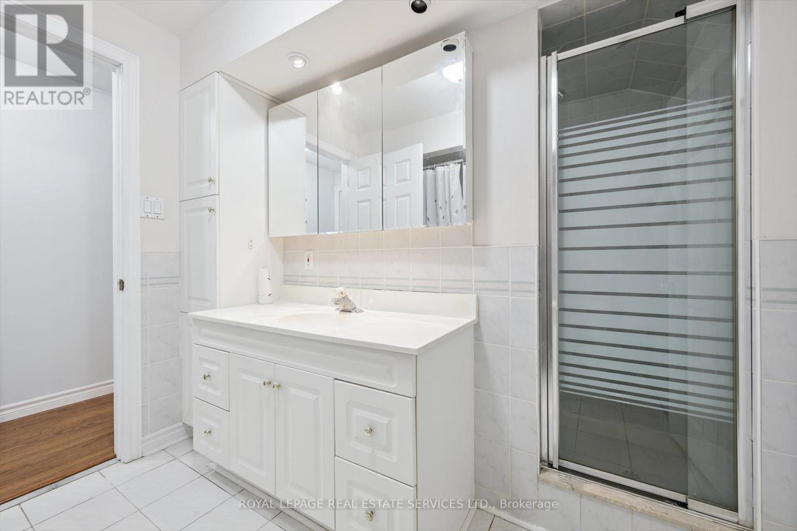 












1448 STATIONMASTER LANE

,
Oakville,




Ontario
L6M3A7

