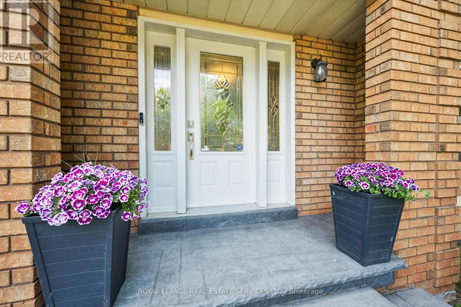 












1448 STATIONMASTER LANE

,
Oakville,




Ontario
L6M3A7

