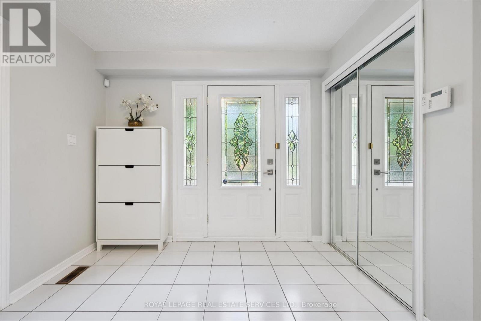 












1448 STATIONMASTER LANE

,
Oakville,




Ontario
L6M3A7


