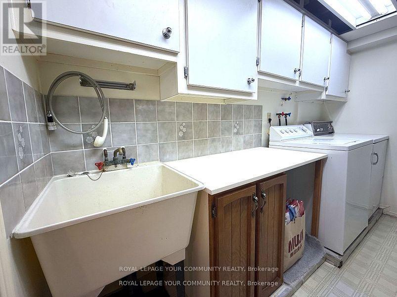 












90 BELINDA SQUARE

,
Toronto,




Ontario
M1W3M2

