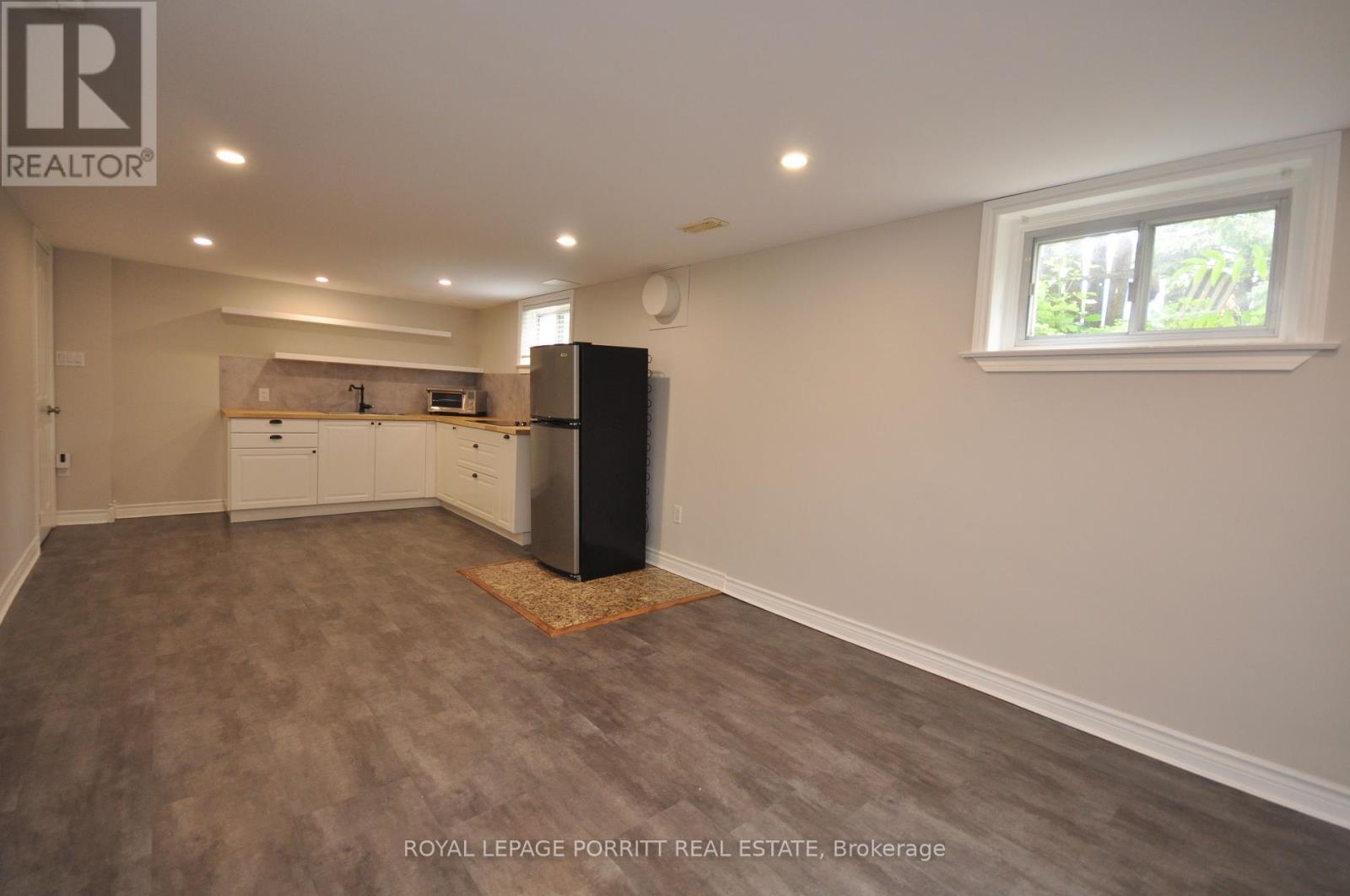 












B - 73 GORT AVENUE

,
Toronto,




Ontario
M8W3Y9

