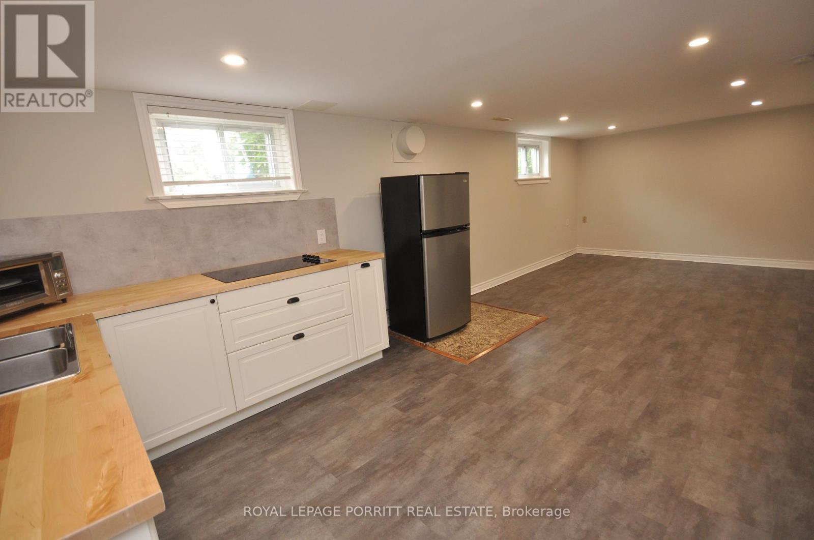 












B - 73 GORT AVENUE

,
Toronto,




Ontario
M8W3Y9

