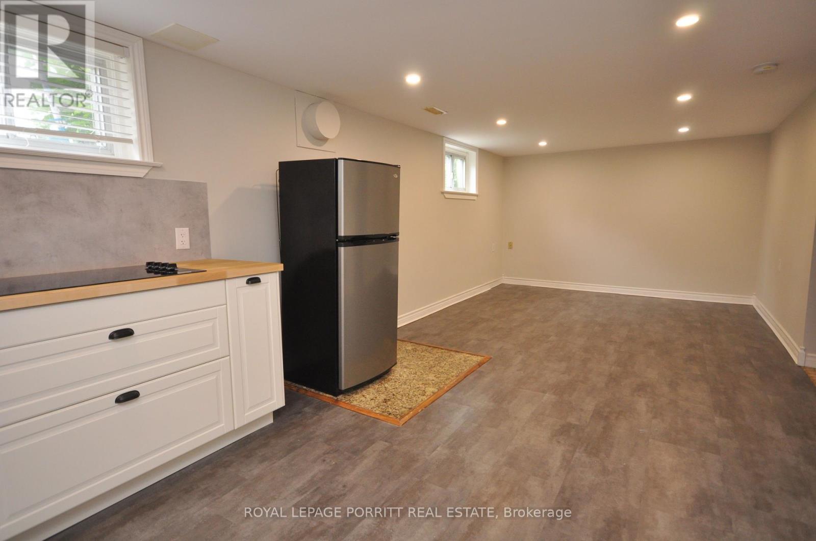












B - 73 GORT AVENUE

,
Toronto,




Ontario
M8W3Y9

