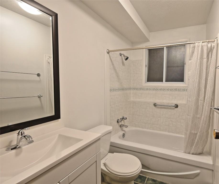 









401


Alpine

Crescent, 1,
Kimberley,




BC
V1A 3B2

