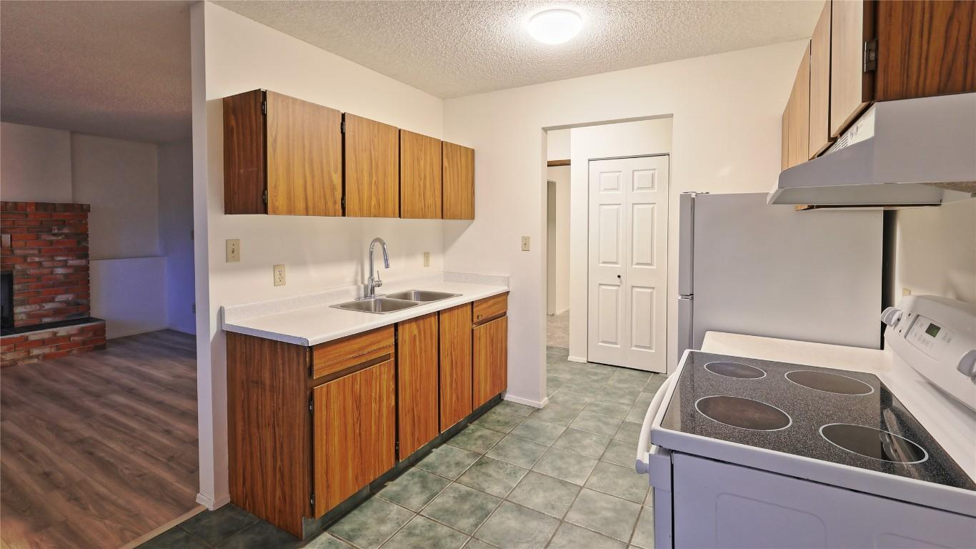 









401


Alpine

Crescent, 1,
Kimberley,




BC
V1A 3B2

