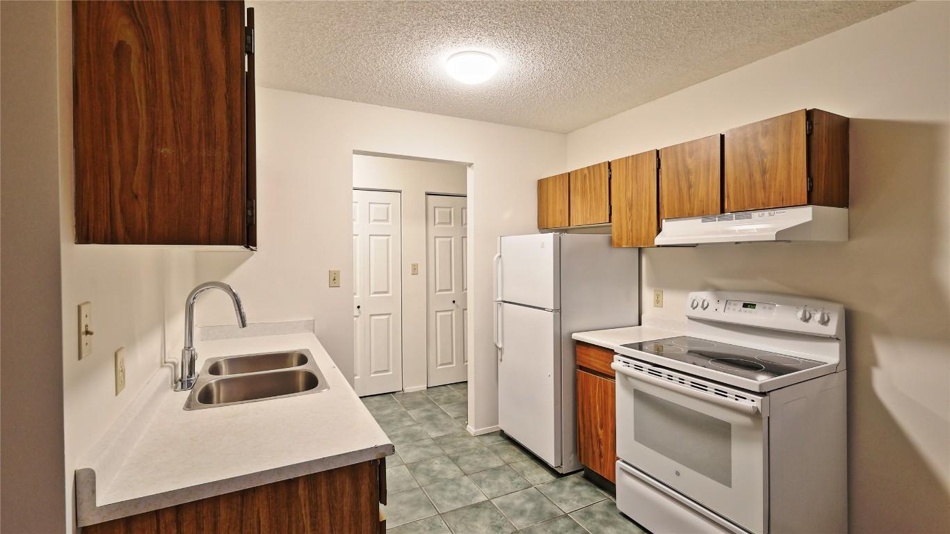









401


Alpine

Crescent, 1,
Kimberley,




BC
V1A 3B2

