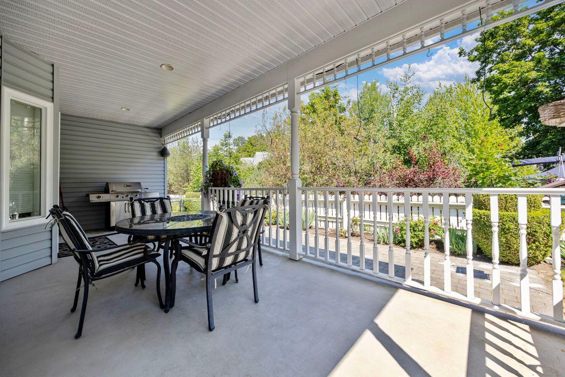 









758


Varney

Court,
Kelowna,




BC
V1W 3Z2

