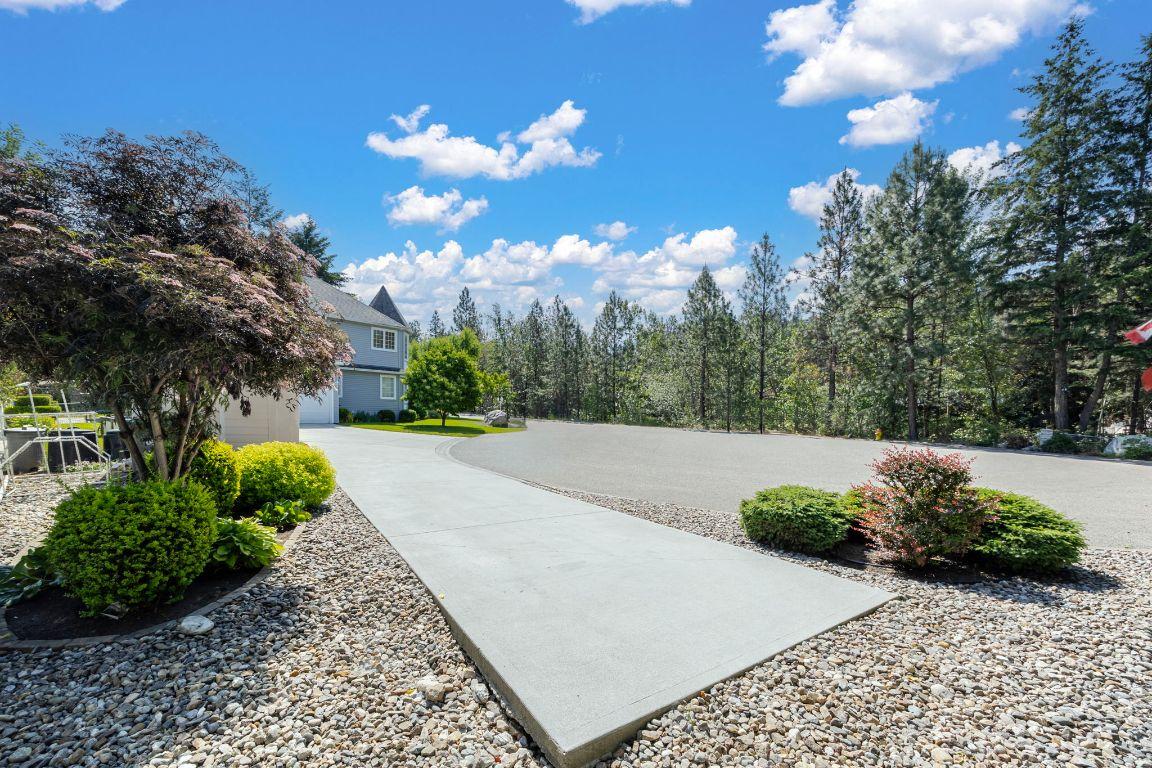 









758


Varney

Court,
Kelowna,




BC
V1W 3Z2

