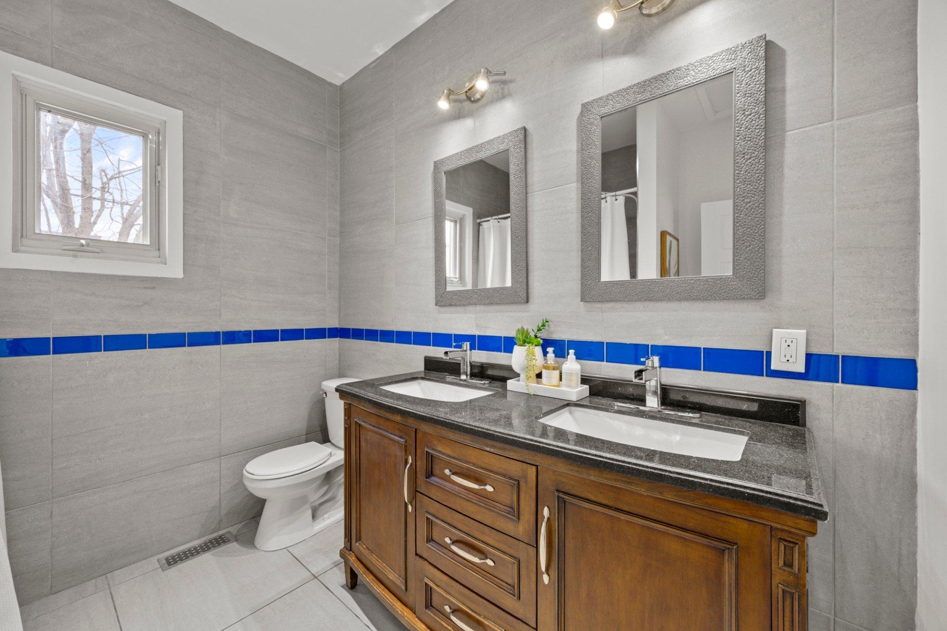 









276


Rue Brillon

,
Beloeil,




QC
J3G2T6

