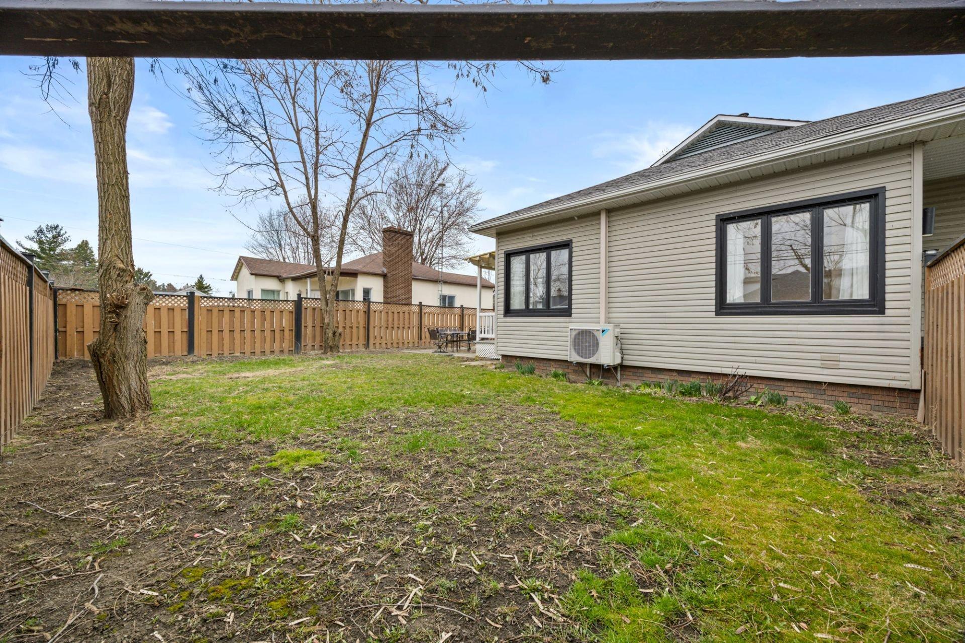 









276


Rue Brillon

,
Beloeil,




QC
J3G2T6

