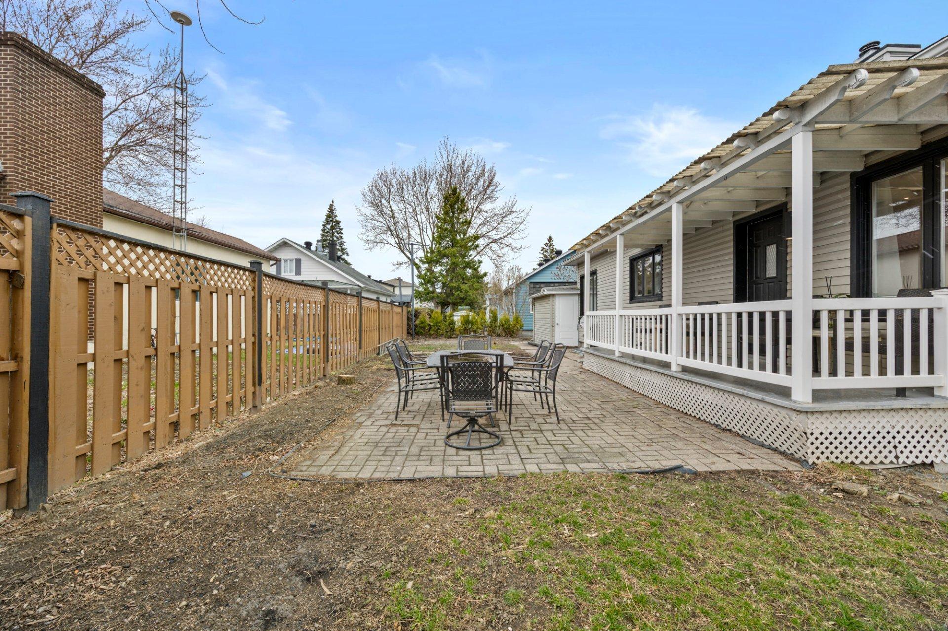 









276


Rue Brillon

,
Beloeil,




QC
J3G2T6

