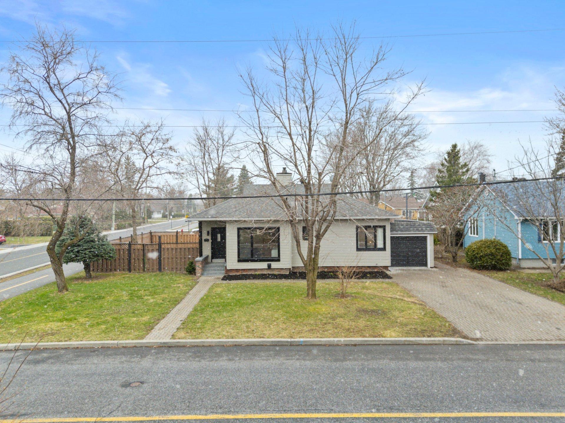 









276


Rue Brillon

,
Beloeil,




QC
J3G2T6

