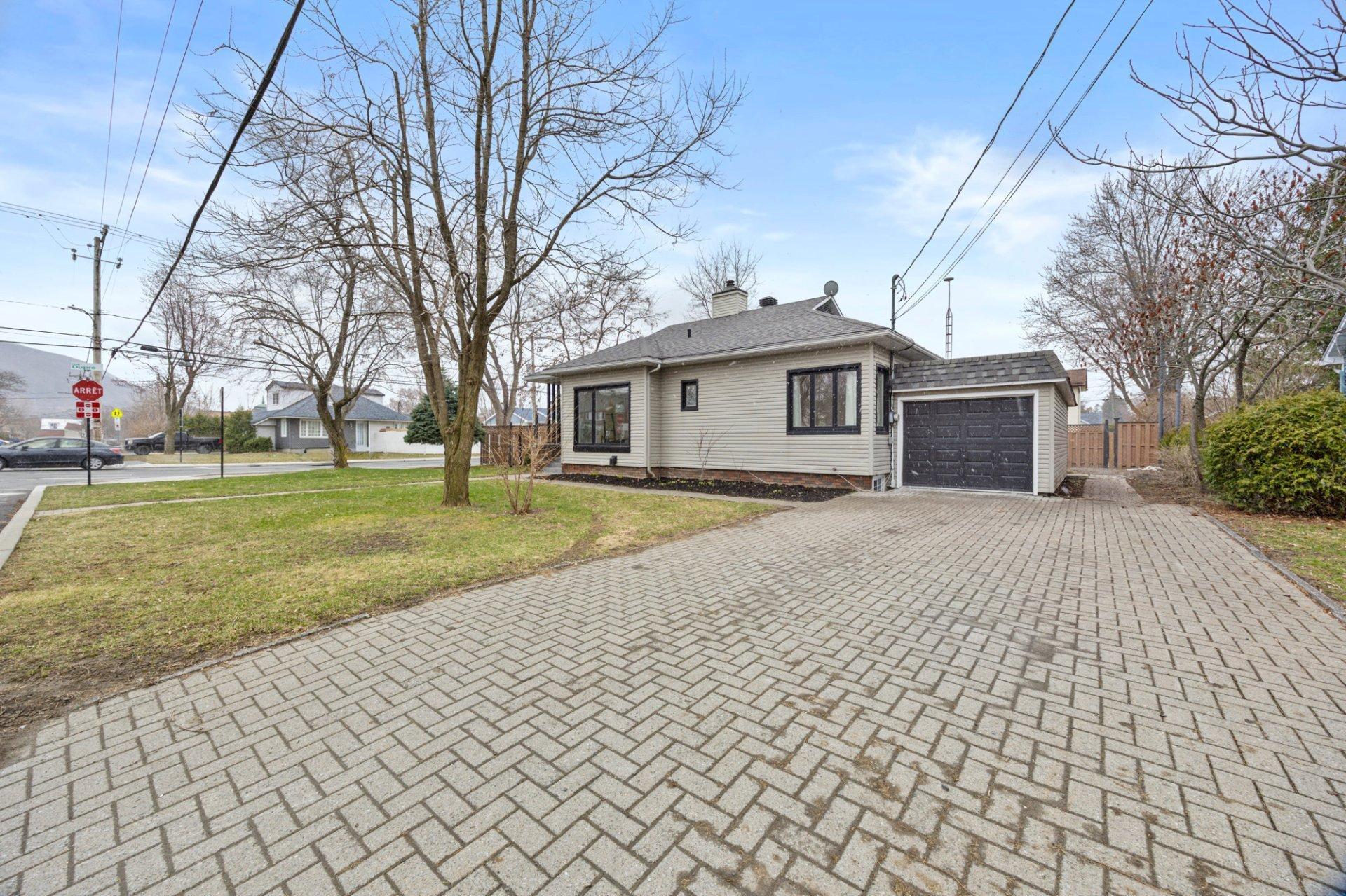 









276


Rue Brillon

,
Beloeil,




QC
J3G2T6

