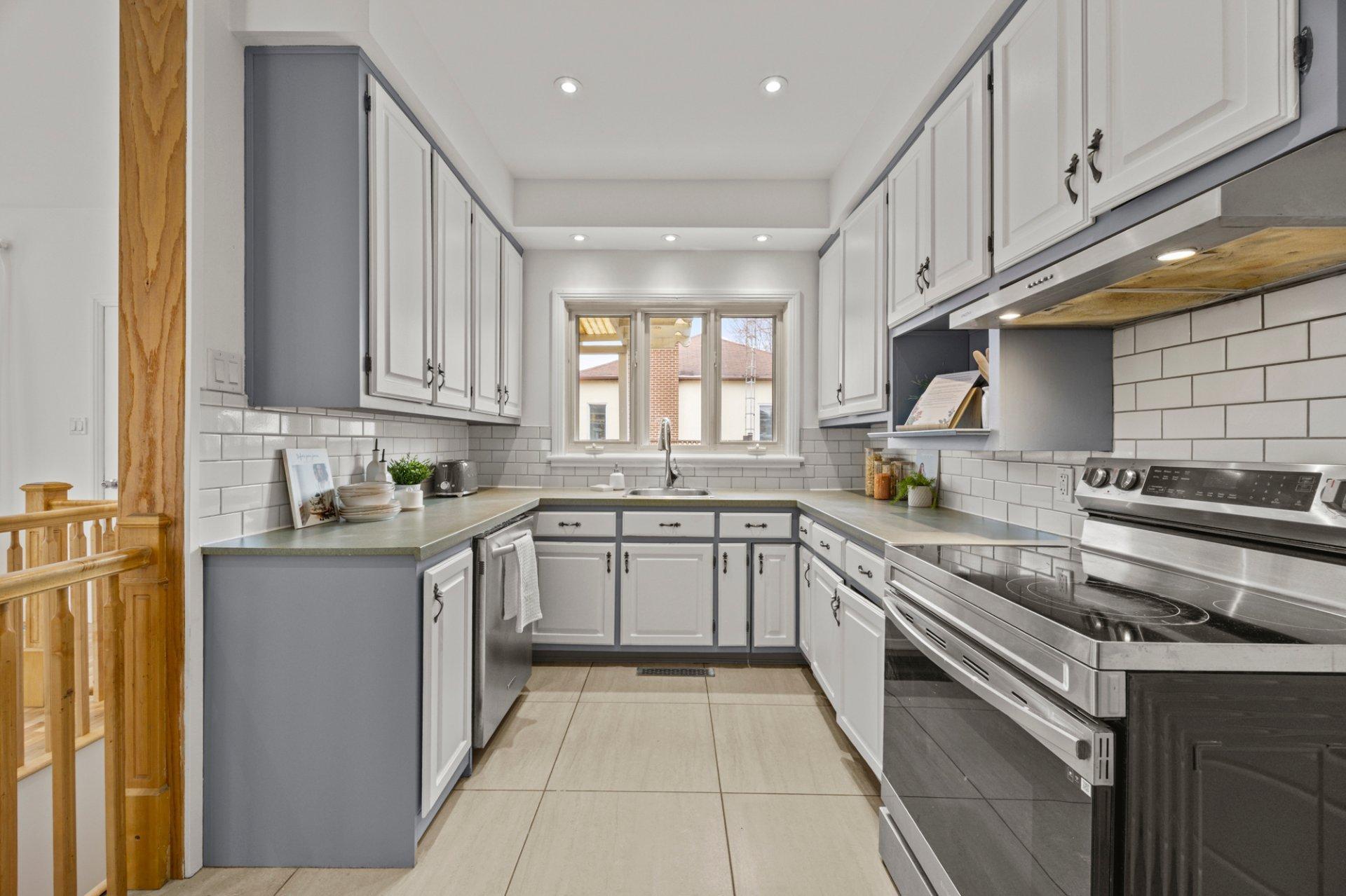 









276


Rue Brillon

,
Beloeil,




QC
J3G2T6

