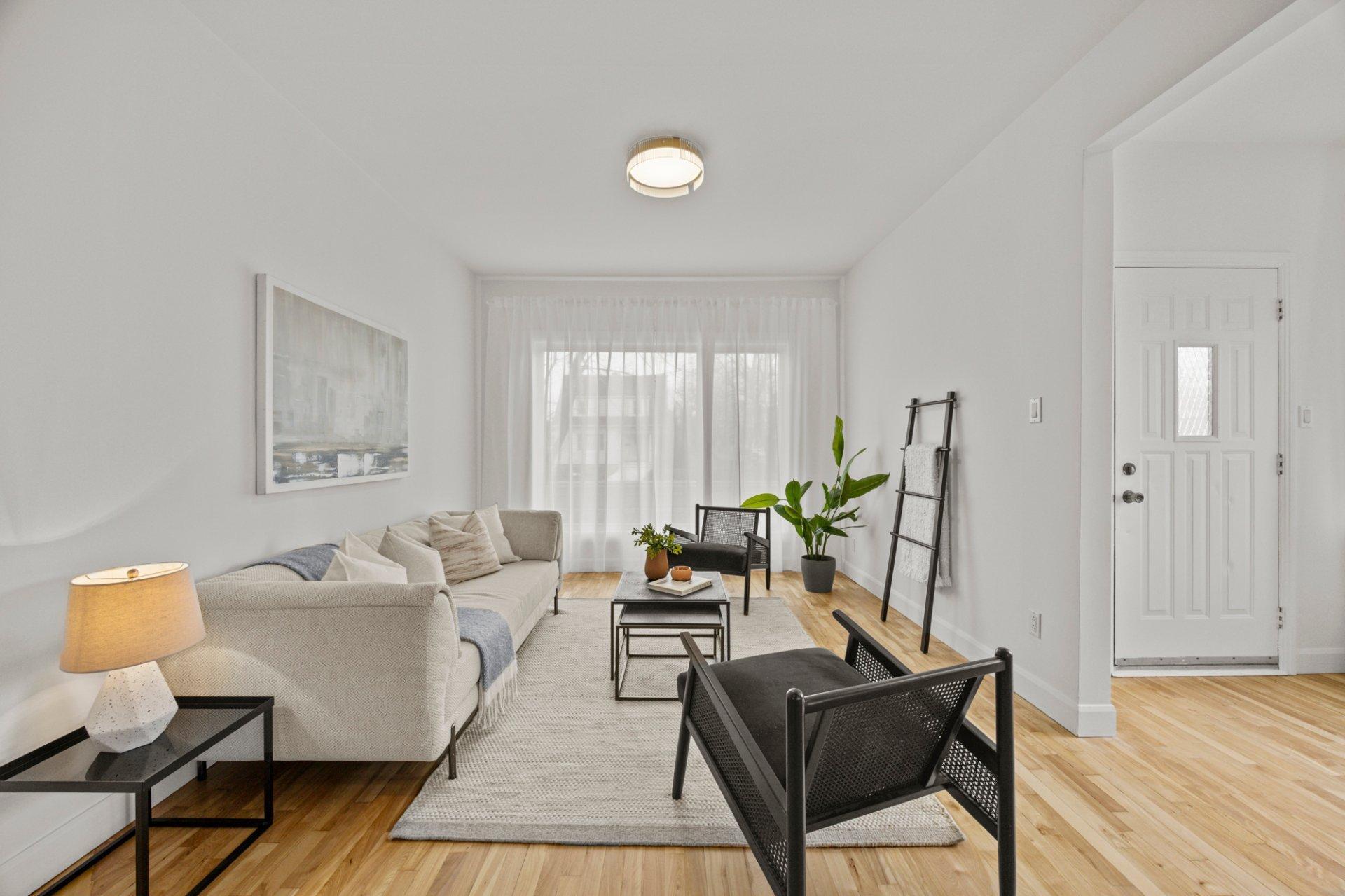









276


Rue Brillon

,
Beloeil,




QC
J3G2T6

