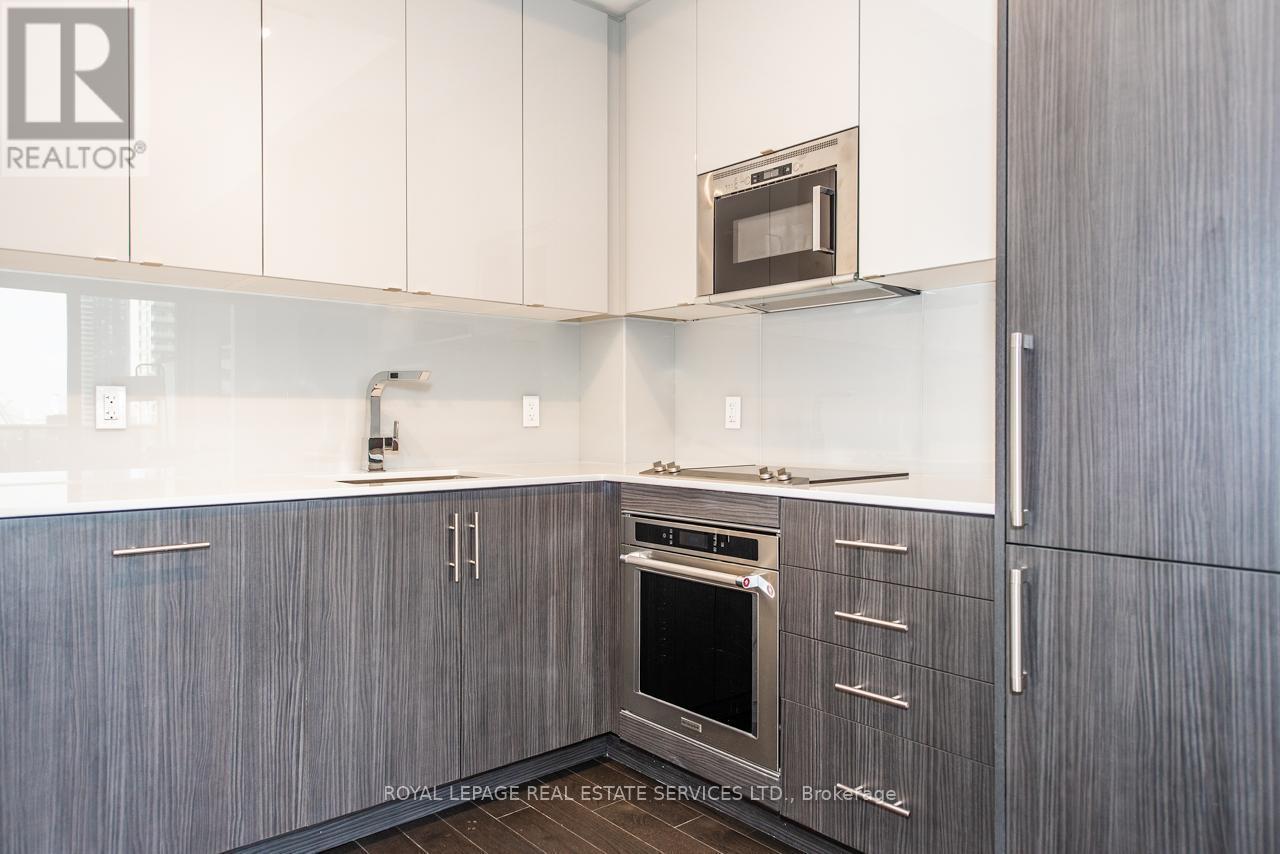 












2116 - 330 RICHMOND STREET W

,
Toronto,




Ontario
M5V1X2

