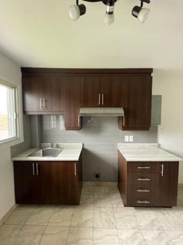 









10061


Boul. St-Michel

, 6,
Montréal (Montréal-Nord),




QC
H1H5G9

