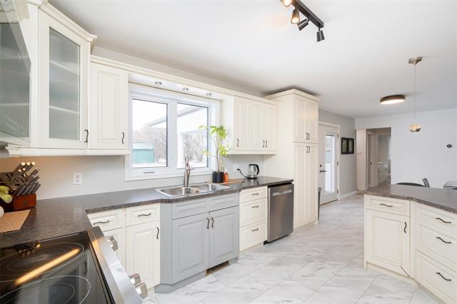 









2209


MCGREGOR FARM

RD,
East St Paul,




MB
R2E 1E9

