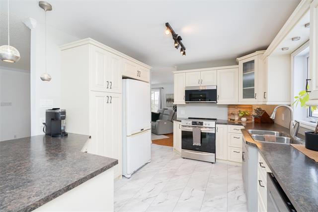 









2209


MCGREGOR FARM

RD,
East St Paul,




MB
R2E 1E9

