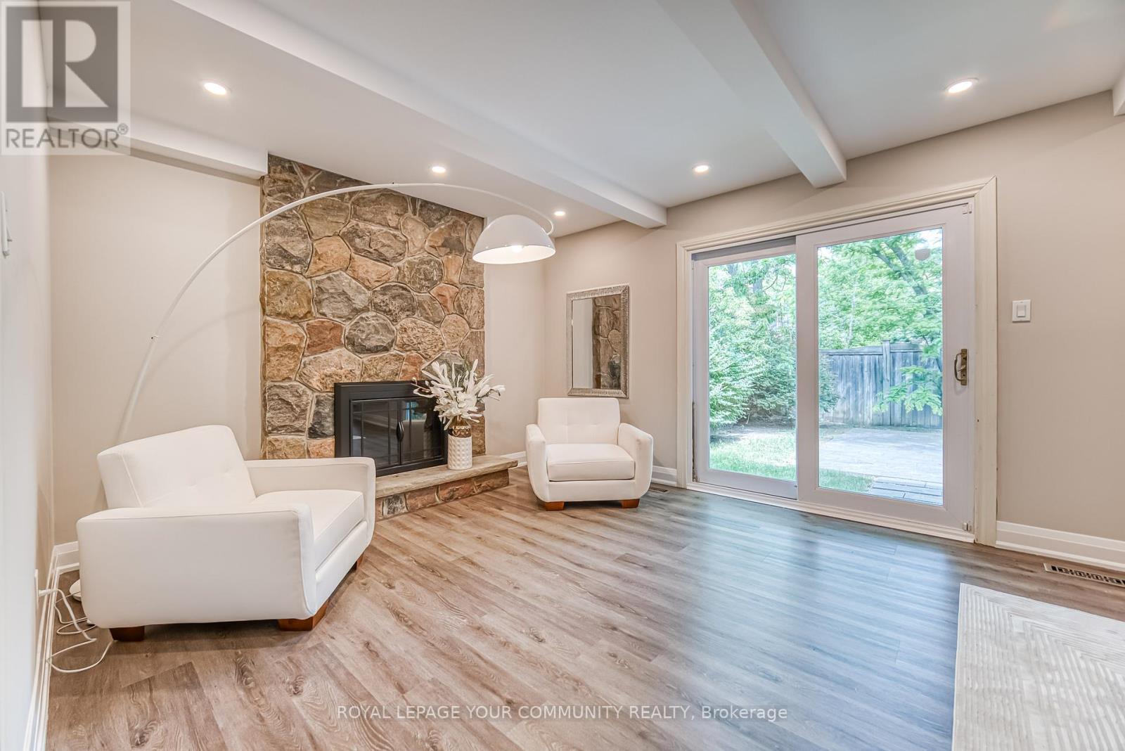 












14 JULIA STREET

,
Markham,




Ontario
L3T4R9

