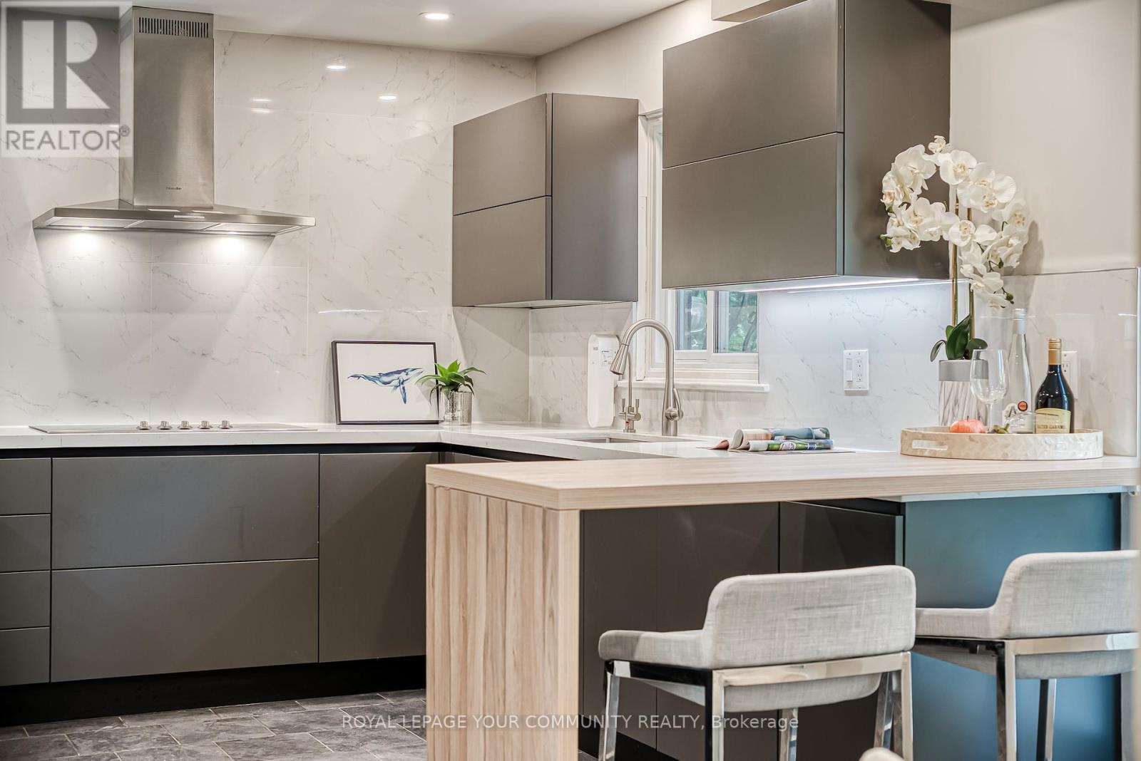 












14 JULIA STREET

,
Markham,




Ontario
L3T4R9

