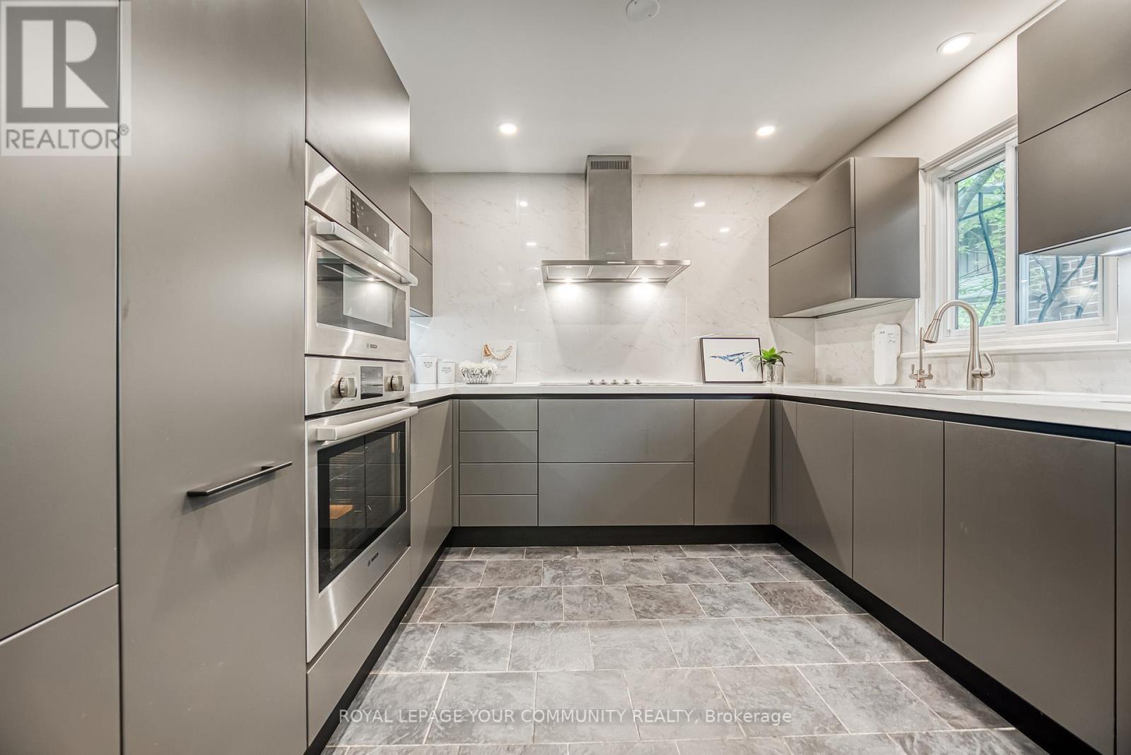












14 JULIA STREET

,
Markham,




Ontario
L3T4R9

