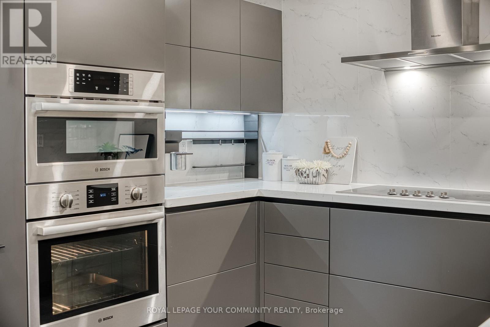 












14 JULIA STREET

,
Markham,




Ontario
L3T4R9


