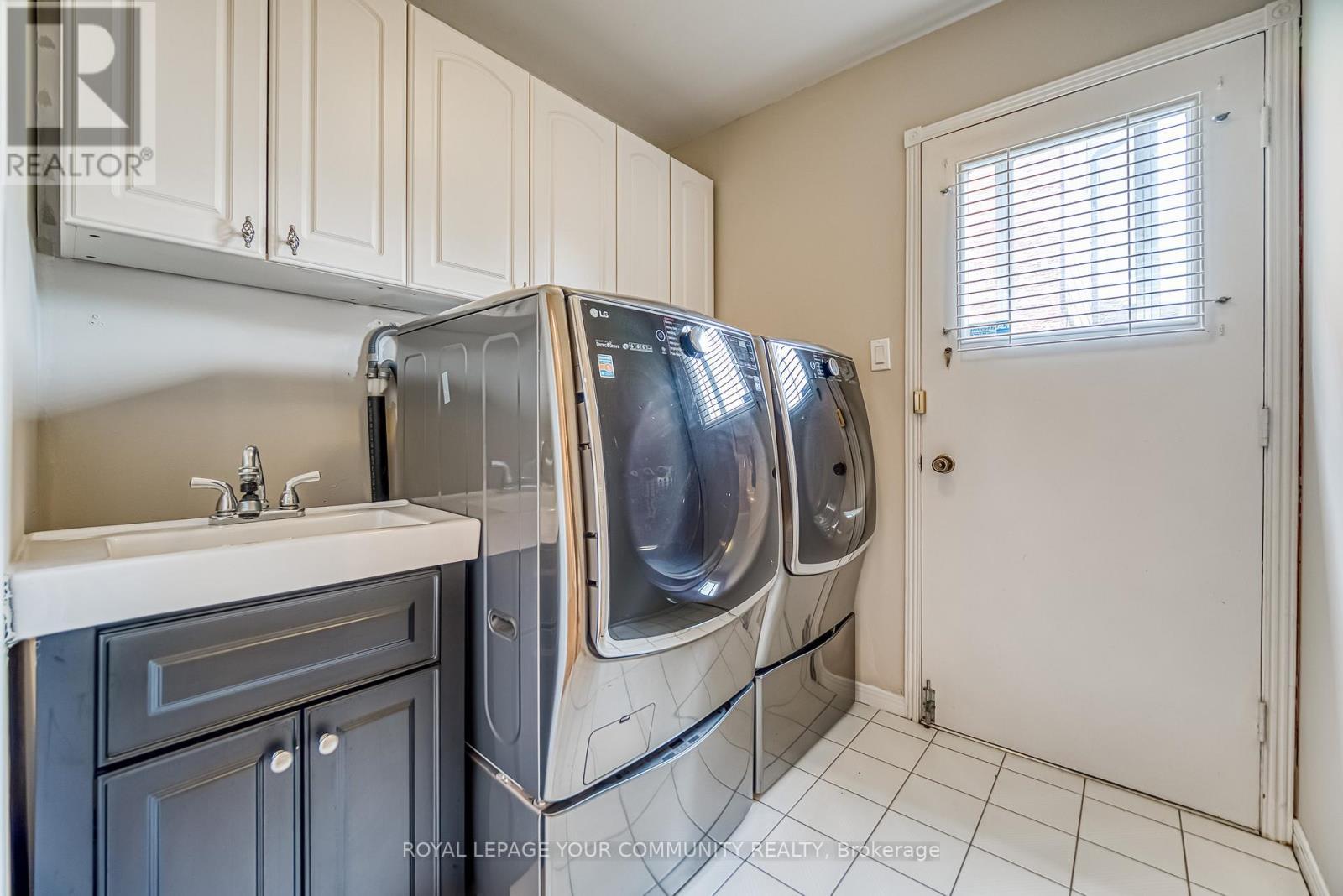 












14 JULIA STREET

,
Markham,




Ontario
L3T4R9

