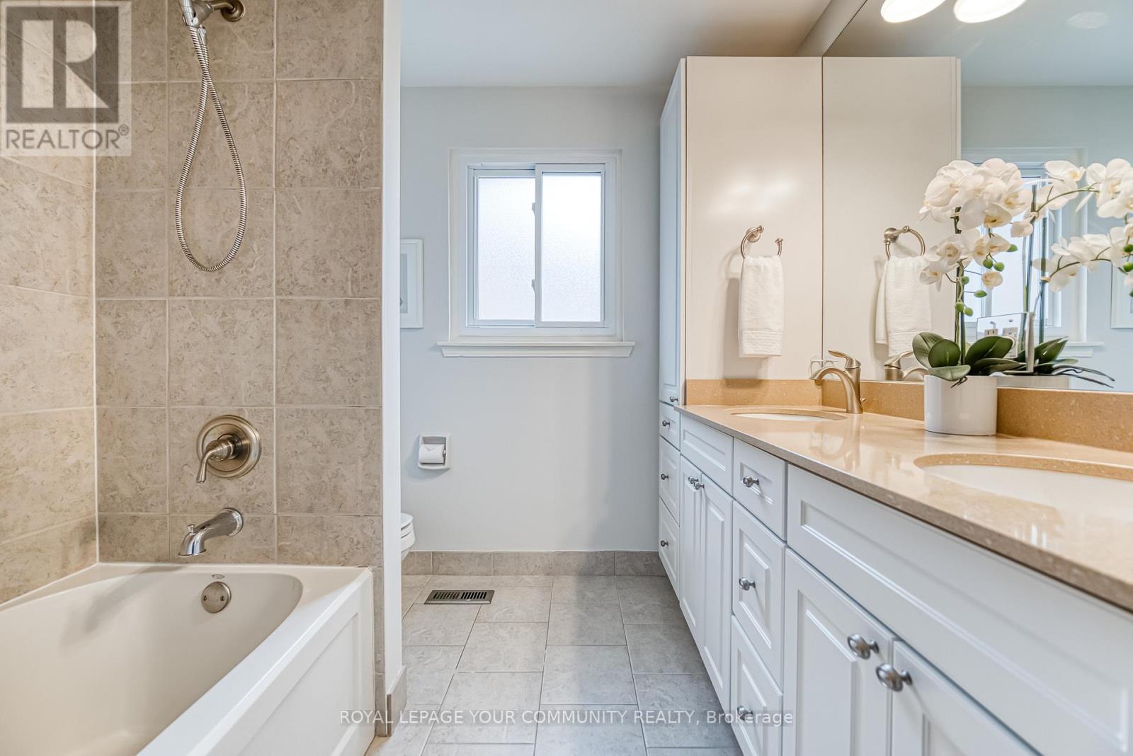 












14 JULIA STREET

,
Markham,




Ontario
L3T4R9

