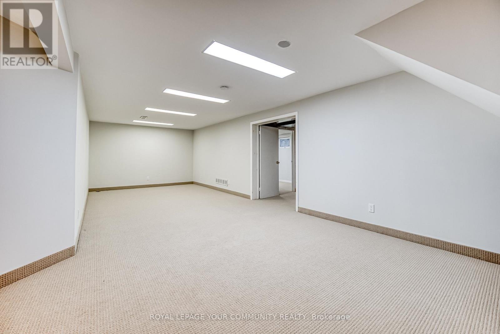 












14 JULIA STREET

,
Markham,




Ontario
L3T4R9

