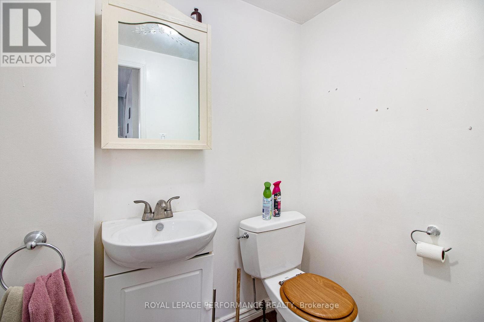 












116 DANIS AVENUE

,
Cornwall,




Ontario
K6H5E4

