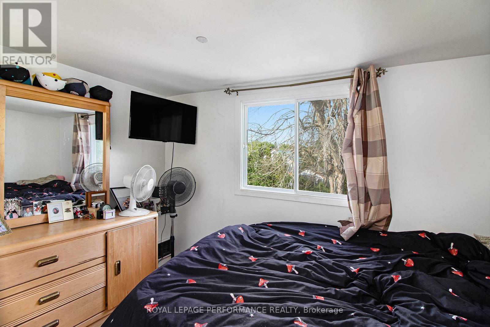 












116 DANIS AVENUE

,
Cornwall,




Ontario
K6H5E4

