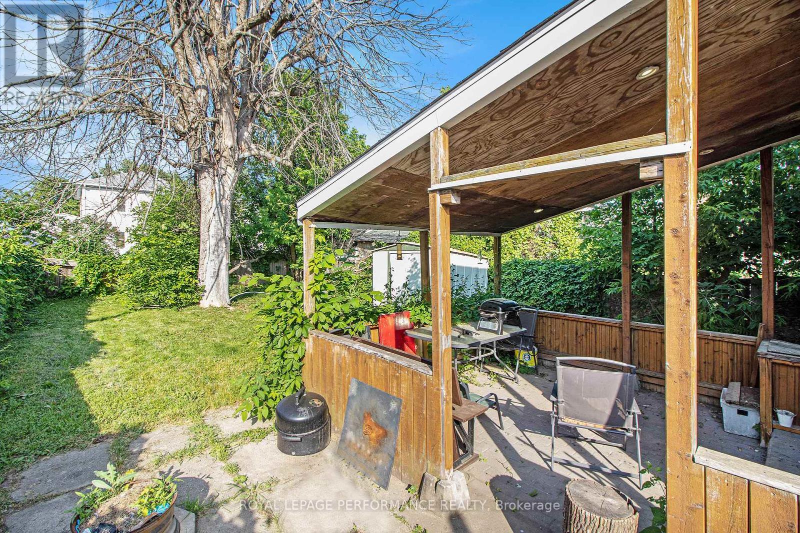 












116 DANIS AVENUE

,
Cornwall,




Ontario
K6H5E4

